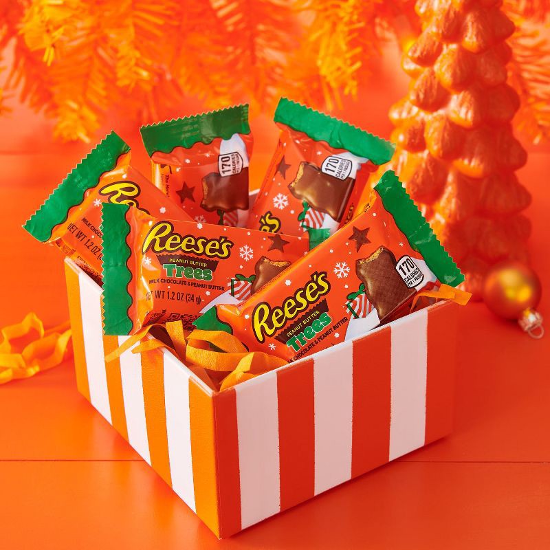 slide 3 of 7, REESE's Christmas Peanut Butter Tree Candy - 1.2oz, 1.2 oz