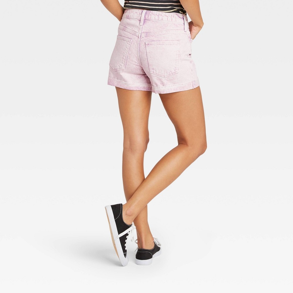 Universal thread deals midi shorts