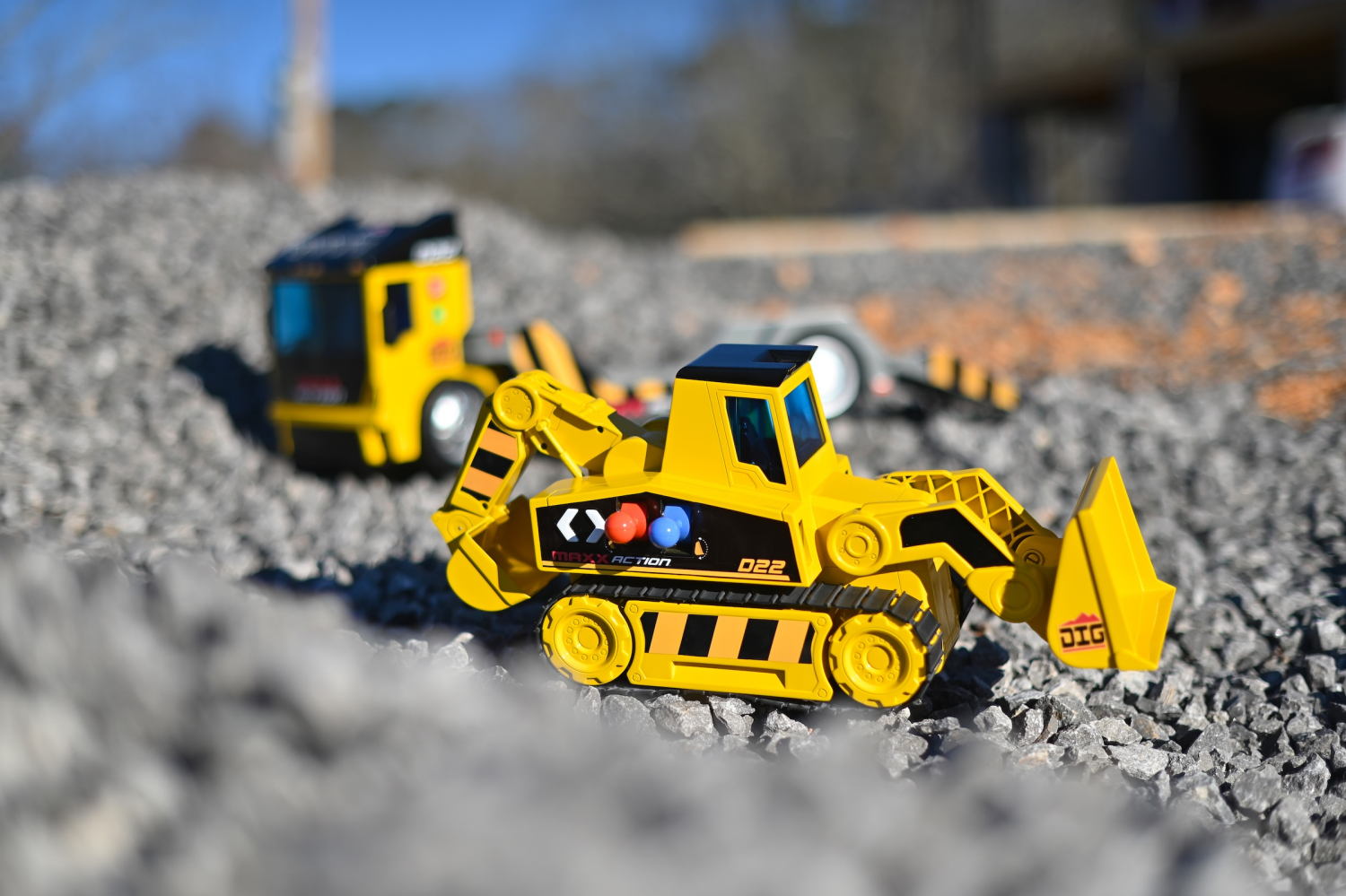 slide 5 of 7, Maxx Action 2-N-1 Mega Mover – Construction Truck and Trailer, 1 ct