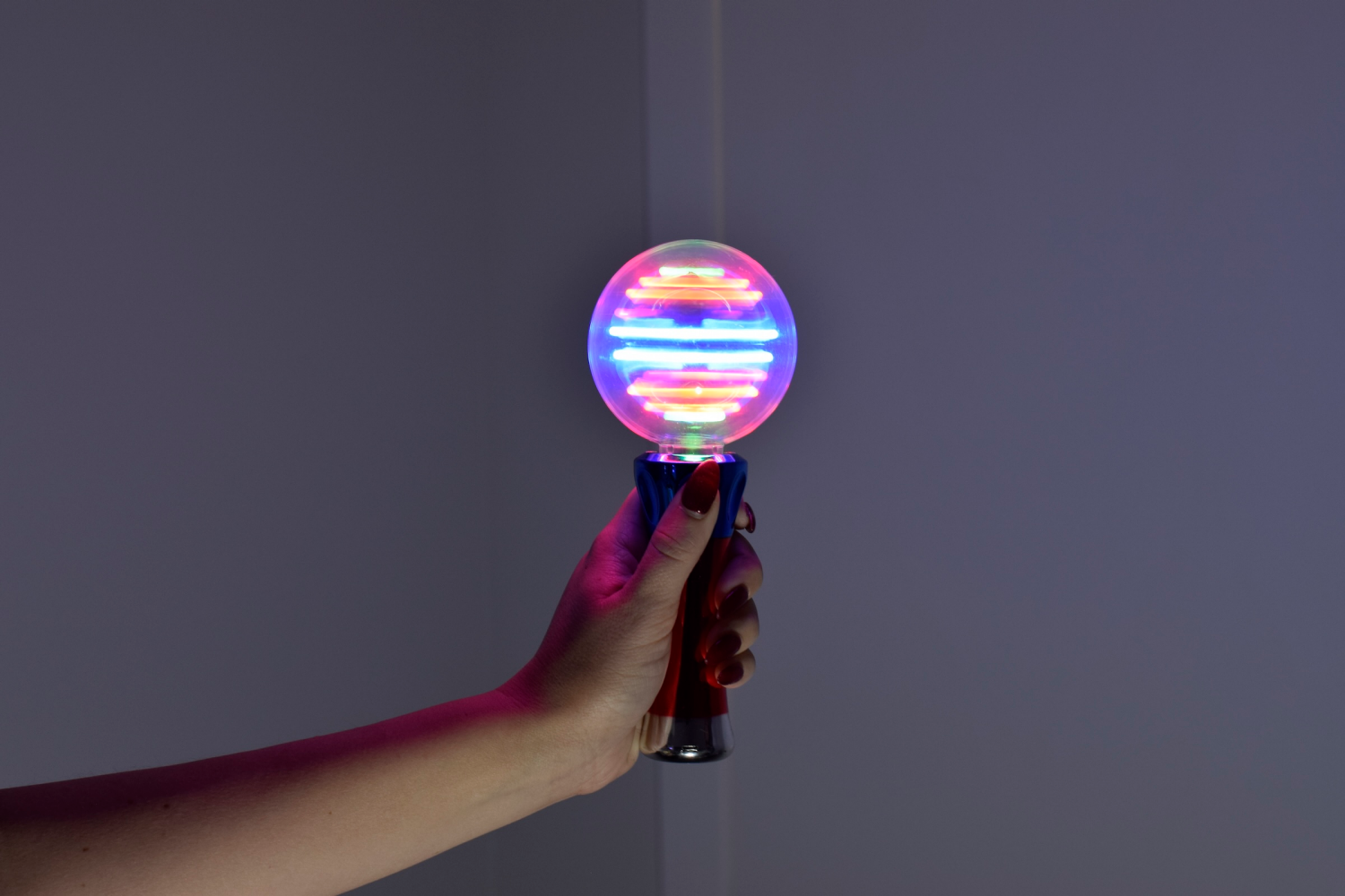 slide 2 of 2, Toymendous Light Up Spinning Globe, 1 ct