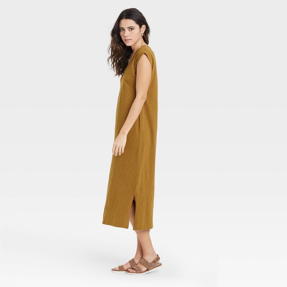 Universal thread outlet midi dress