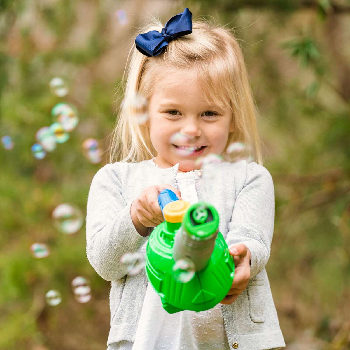 slide 4 of 29, Sunny Days Entertainment Maxx Bubbles Motorized Bubble 'N' Fun Leaf Blower, 1 ct