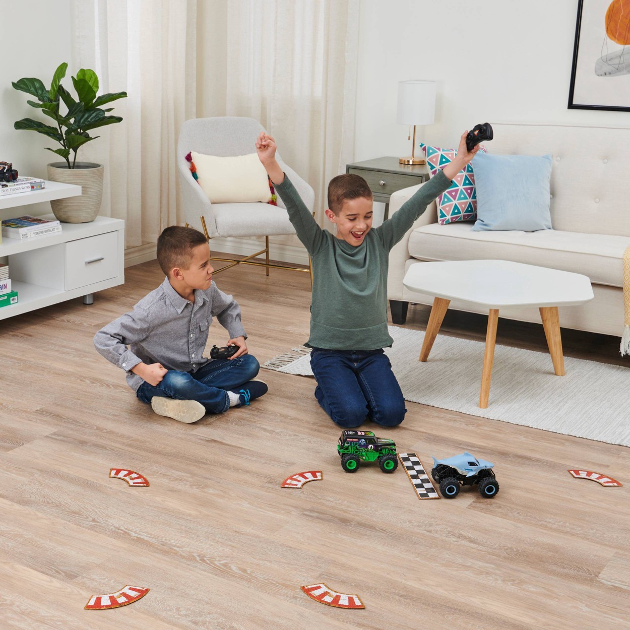 Monster Jam Official Grave Digger vs Megalodon Racing Rivals Remote ...