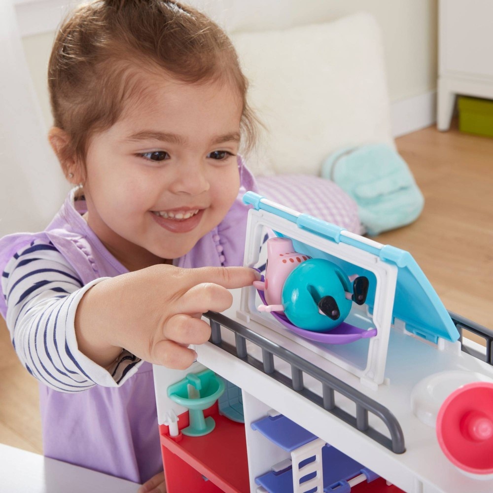 slide 9 of 11, Hasbro Peppa Pig Peppa's Family Motorhome, 1 ct