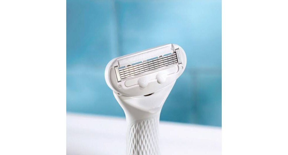 slide 2 of 9, Venus Radiant Skin Pearl Powder Razor Starter Kit, 1 ct