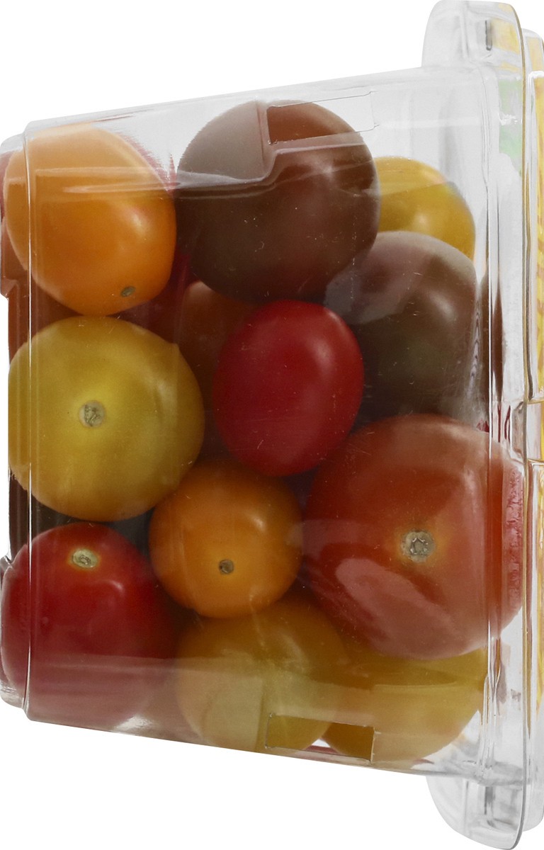 slide 8 of 11, Signature Select/Farms Maverick Mix Snacking Tomatoes - 1 Pint, 1 pint