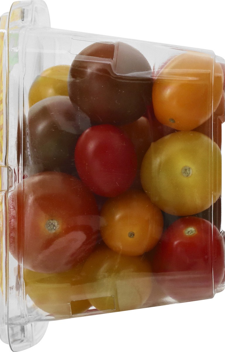 slide 7 of 11, Signature Select/Farms Maverick Mix Snacking Tomatoes - 1 Pint, 1 pint