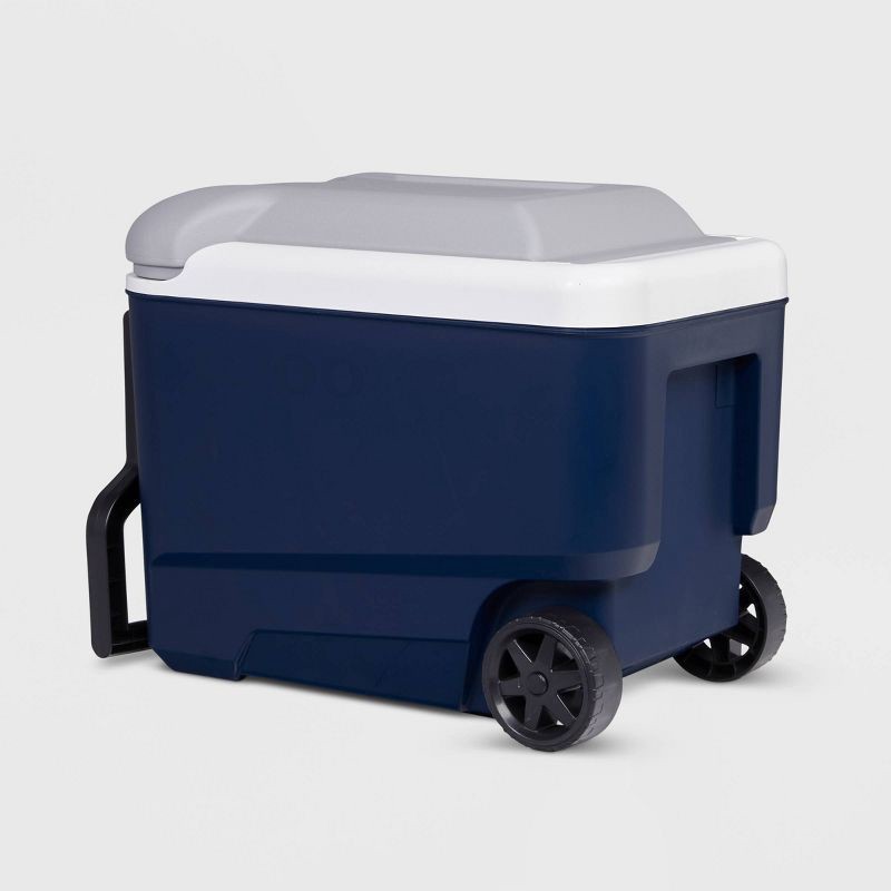 IGLOO MaxCold Roller Cooler 40 qt. Blue