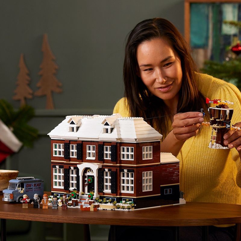 slide 3 of 6, LEGO Ideas Home Alone McCallisters House Building Set 21330, 1 ct