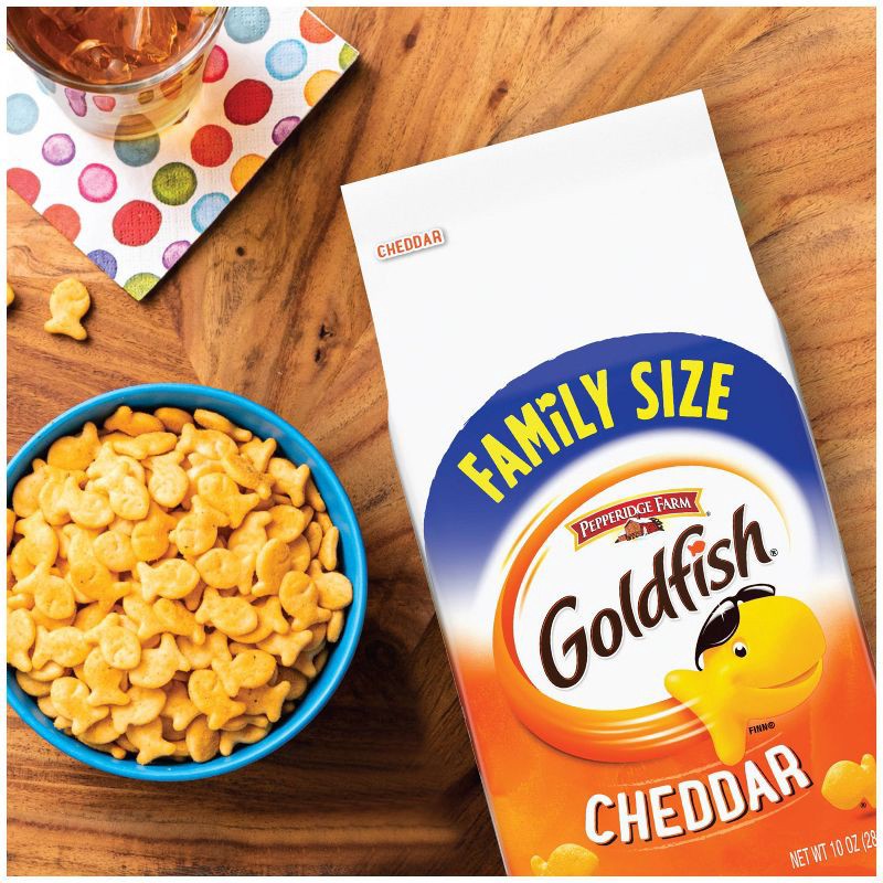 slide 3 of 13, Pepperidge Farm Family Size Cheddar Goldfish Snack Crackers - 10oz, 10 oz