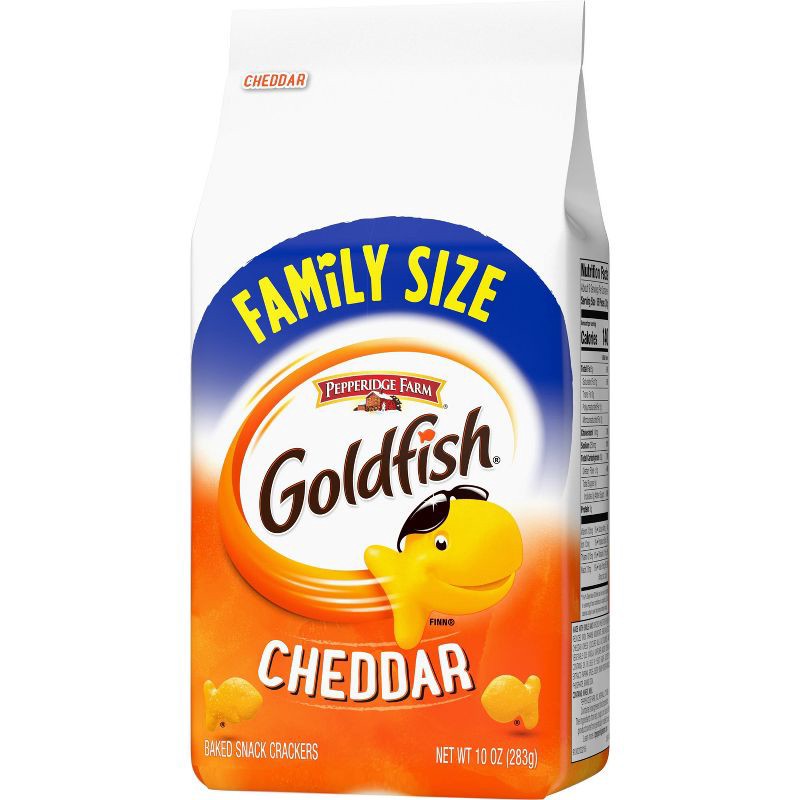 slide 6 of 13, Goldfish Cheddar Crackers Family Size Bag - 10oz, 10 oz