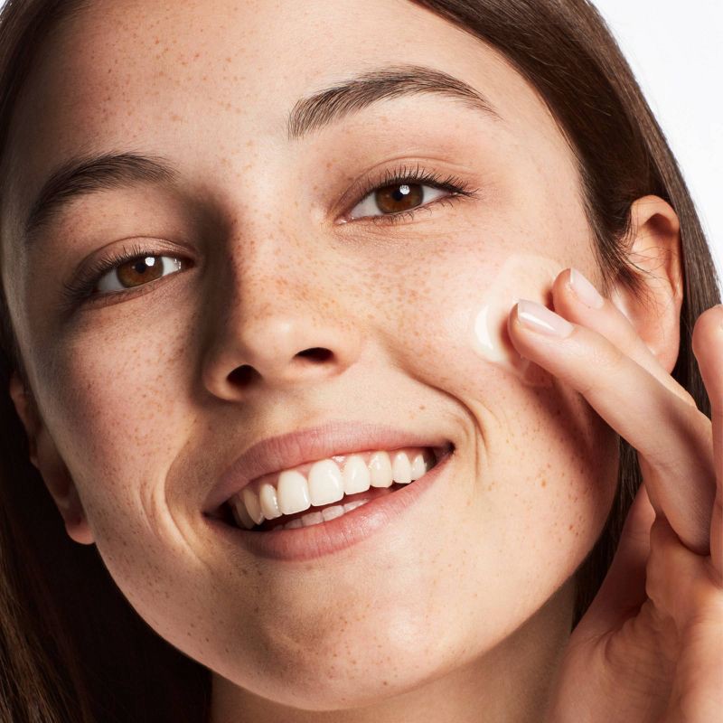 slide 3 of 4, Clinique Dramatically Different Oil Free Gel - Travel Size- 0.5oz - Ulta Beauty, 0.5 oz