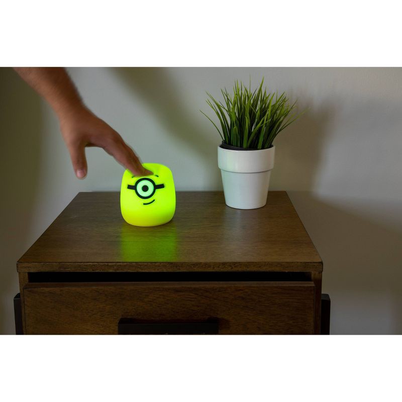 slide 5 of 9, Universal Studios Universal Minions Silicone LED Tabletop Lamp Color Changing USB, 1 ct