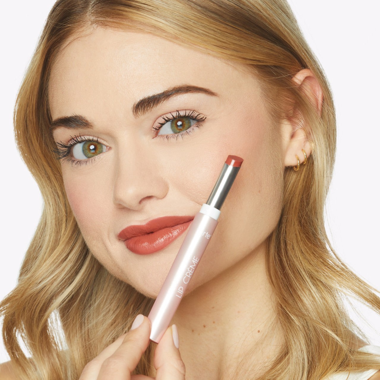 slide 4 of 9, tarte maracuja juicy lip crème Iris,