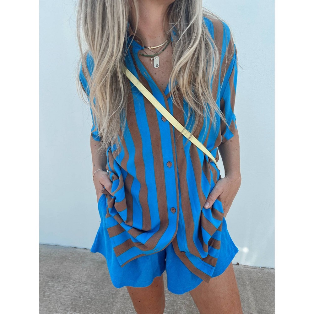 slide 4 of 5, Women's Ascot + Hart Striped Print Woven Short Sleeve Button-Down Graphic Top - M, 1 ct