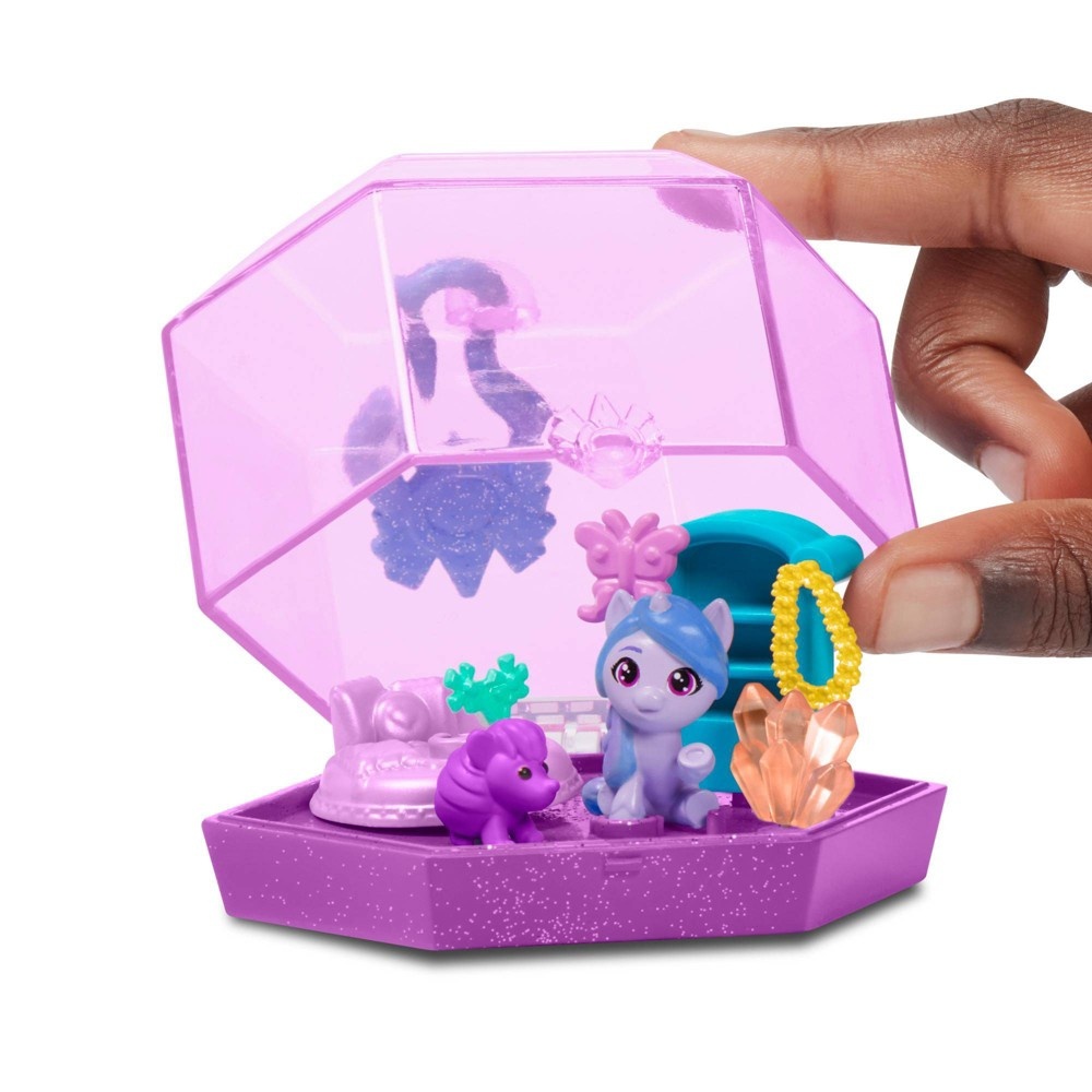 slide 10 of 10, My Little Pony Mini World Magic Crystal Keychain Izzy Moonbow, 1 ct