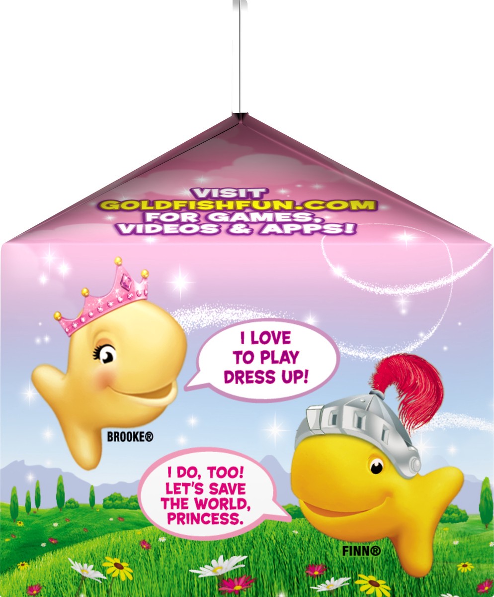 slide 4 of 12, Goldfish Princess Baked Cheddar Snack Crackers 2 oz, 2 oz