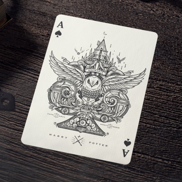 slide 16 of 25, Harry Potter (Gryffindor - Red) Playing Cards, 1 ct