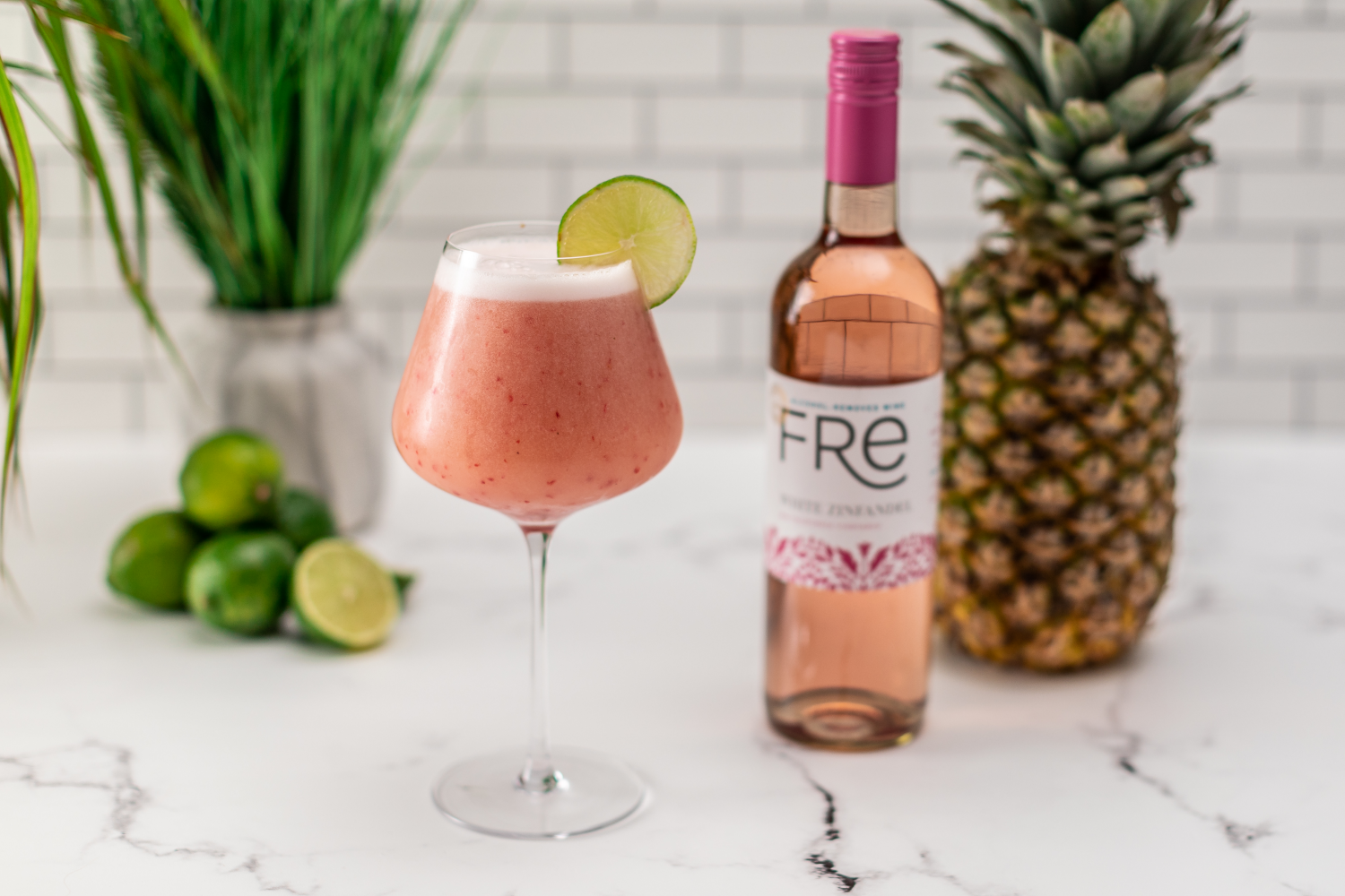 slide 5 of 8, Fré Alcohol-Removed White Zinfandel 25.4 fl oz, 25.4 fl oz