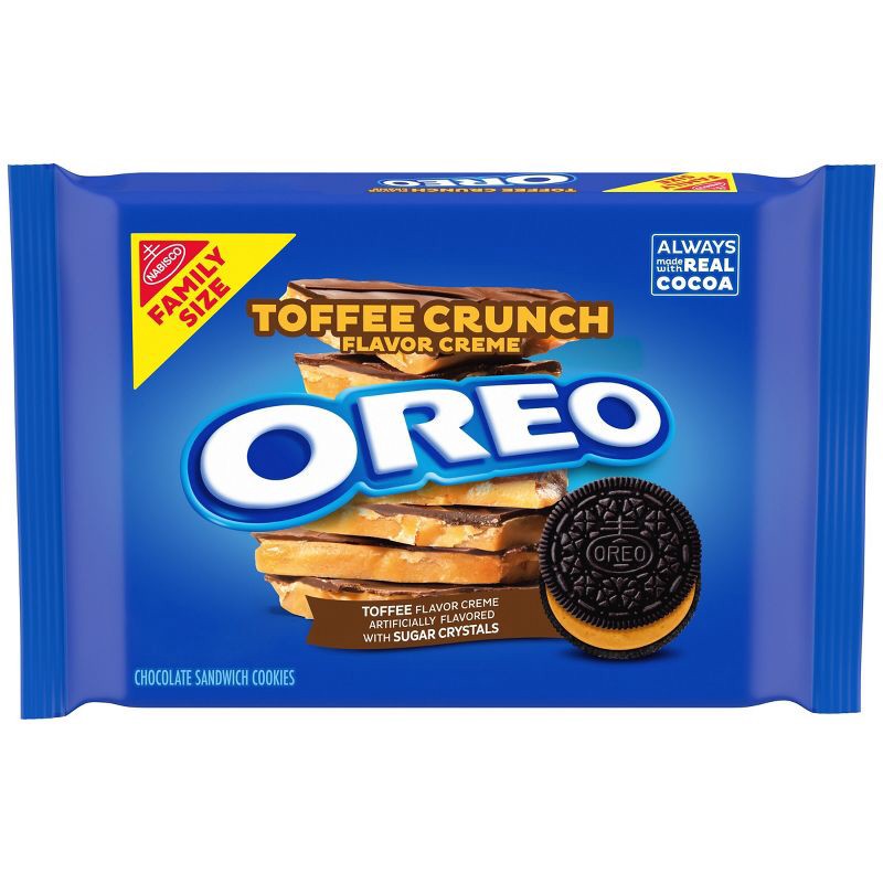 slide 1 of 10, Oreo Toffee Crunch Creme with Sugar Crystals Chocolate Sandwich Cookies Family Size - 17oz, 17 oz