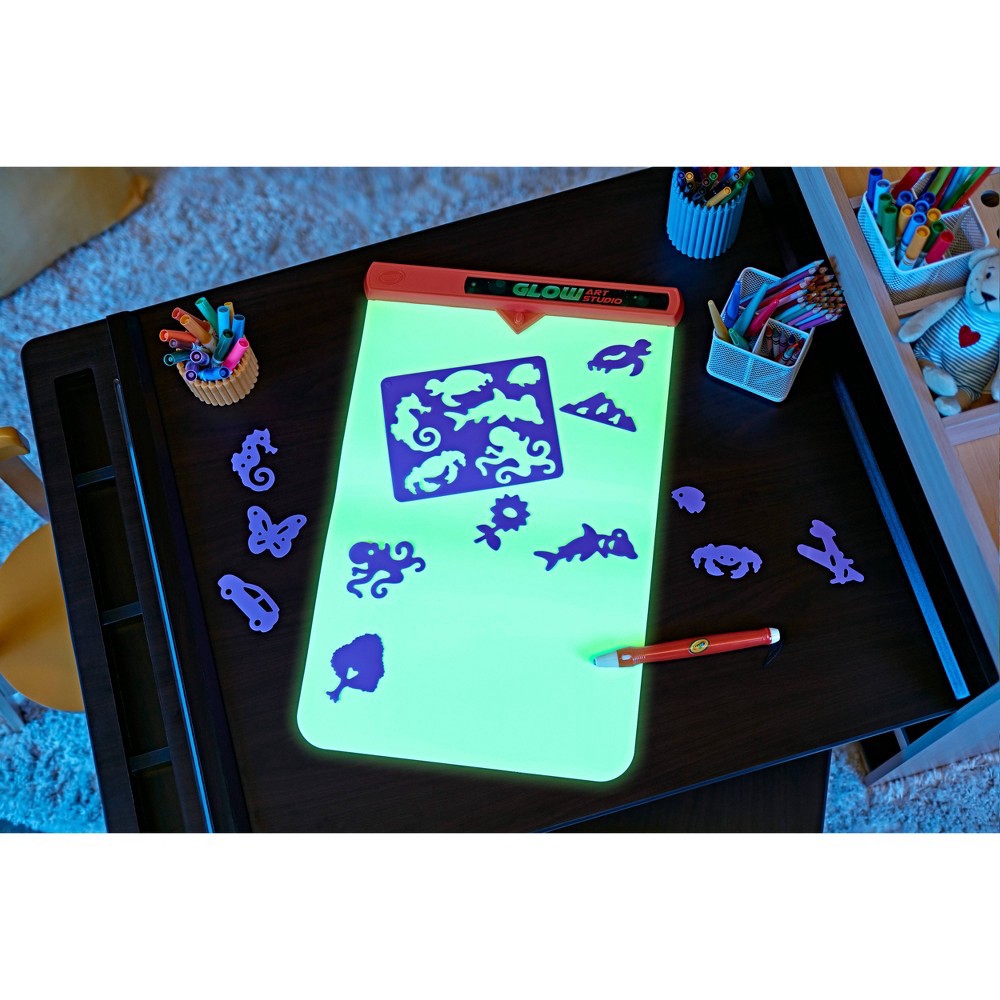 slide 5 of 5, Crayola Glow Art Studio, 1 ct