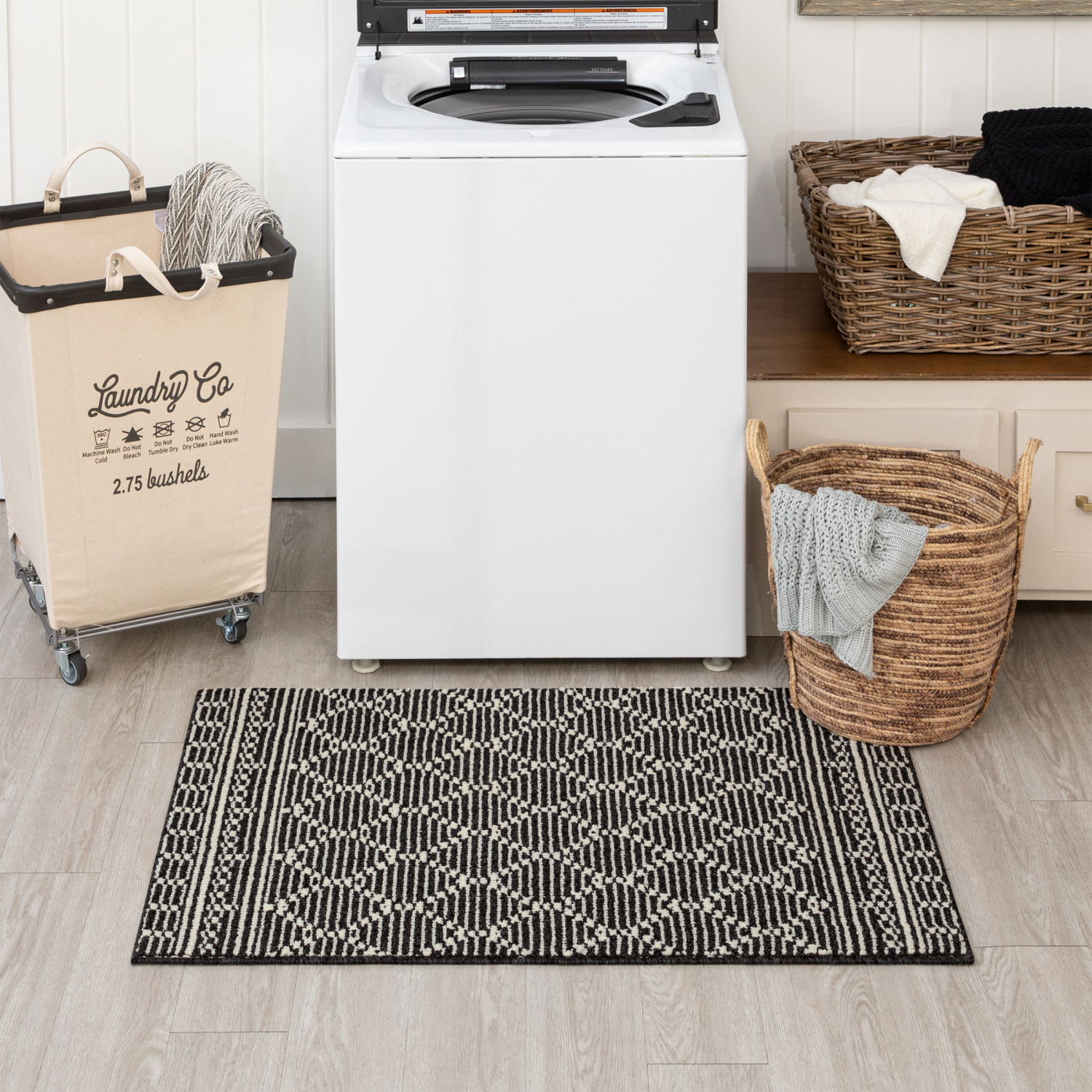 slide 2 of 3, Mohawk Trellis Scatter,30inx45in,Near Black/Starch, 1 ct