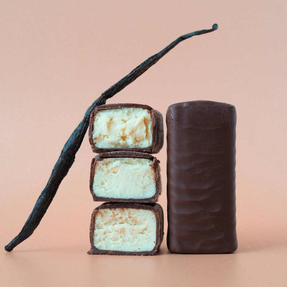 slide 3 of 5, Clio Greek Vanilla Yogurt Bar, 1.76 fl oz