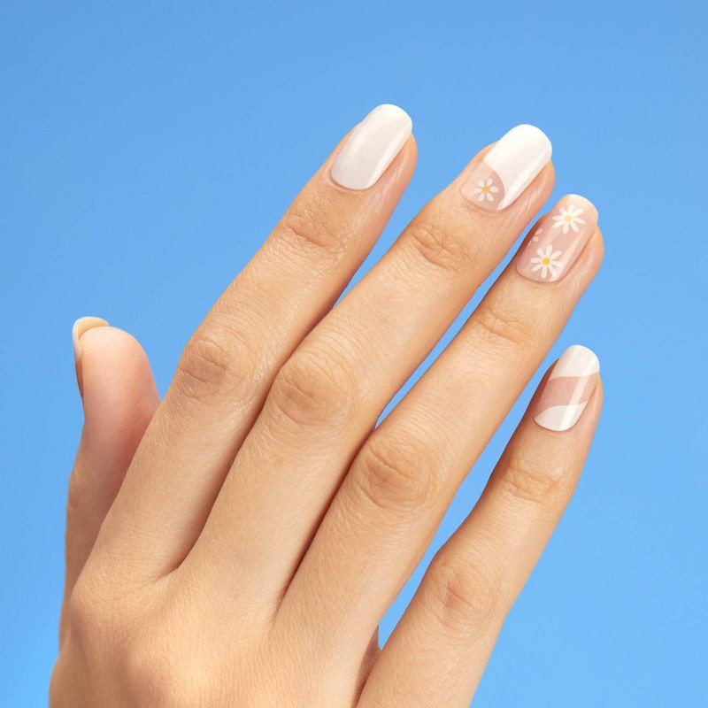 slide 3 of 4, Dashing Diva Glow Nail Art Palette - Daisy in Love - 32ct, 32 ct