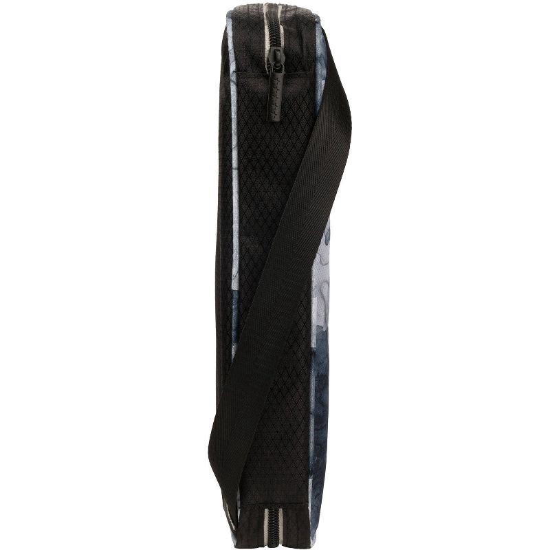 slide 2 of 7, Five Star 1.5" Zipper Binder Black/Gray, 1 ct