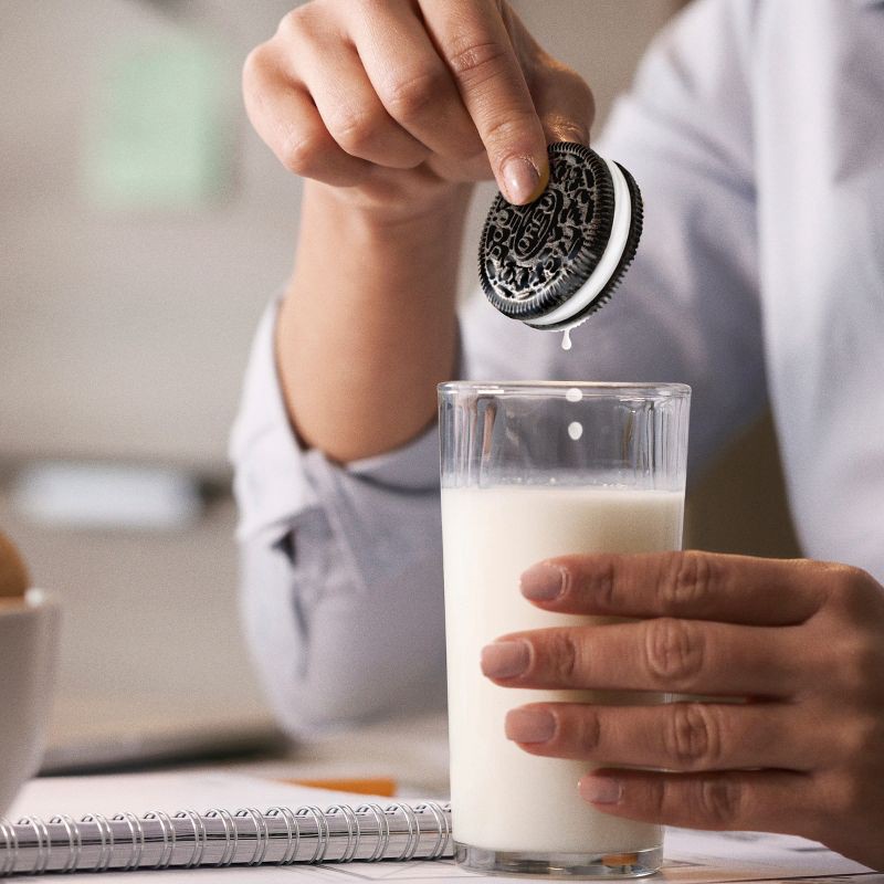 slide 4 of 11, Oreo Double Stuf Chocolate Sandwich Cookies Family Size - 18.71oz, 18.71 oz