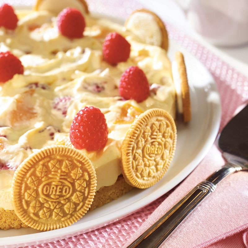 slide 7 of 12, Oreo Golden Sandwich Cookies Family Size - 18.12oz, 18.12 oz