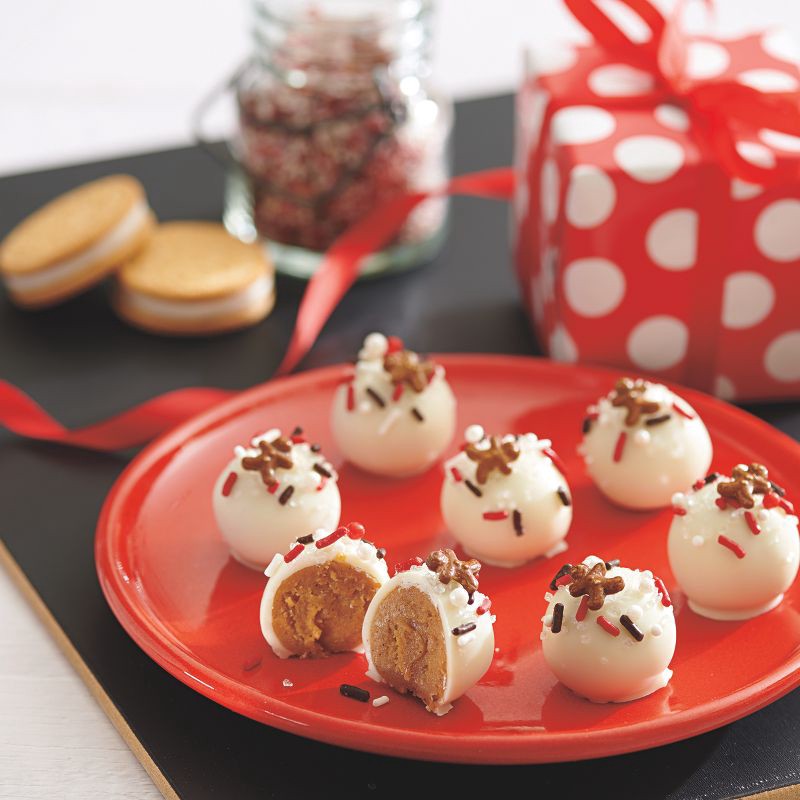 slide 4 of 14, Oreo Double Stuf Golden Sandwich Cookies Family Size - 18.12oz, 18.71 oz