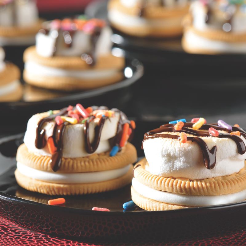 slide 5 of 14, Oreo Double Stuf Golden Sandwich Cookies Family Size - 18.12oz, 18.71 oz