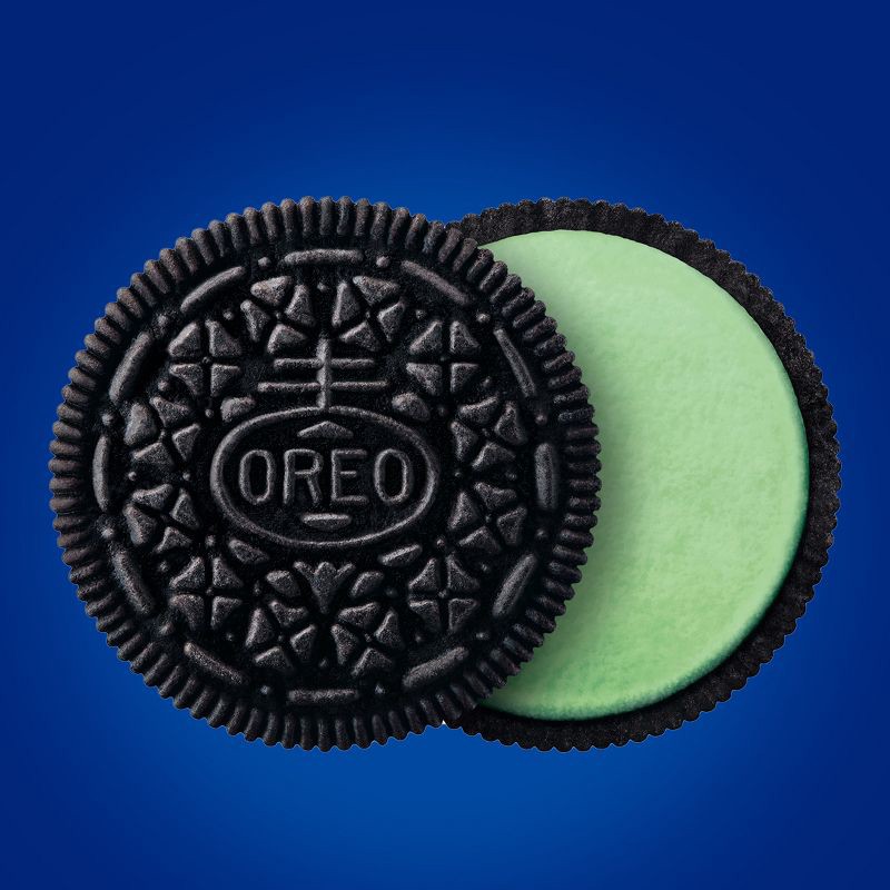 slide 6 of 12, Oreo Mint Creme Chocolate Sandwich Cookies Family Size - 18.71oz, 18.71 oz