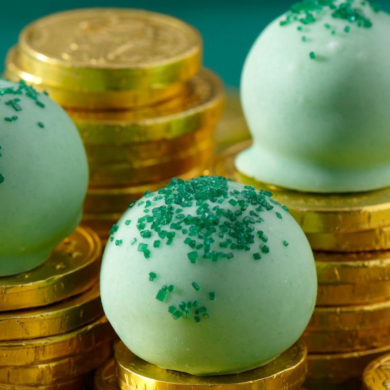 slide 12 of 12, Oreo Mint Creme Chocolate Sandwich Cookies Family Size - 18.71oz, 18.71 oz