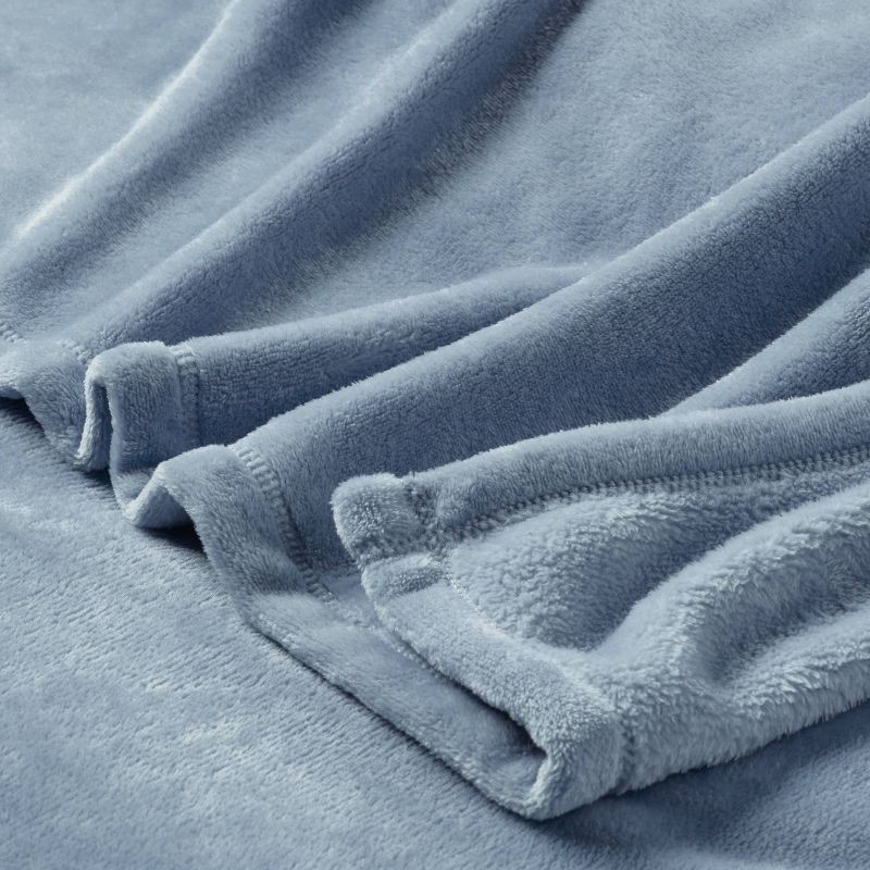 Full/Queen Solid Plush Blanket Blue - Room Essentials™