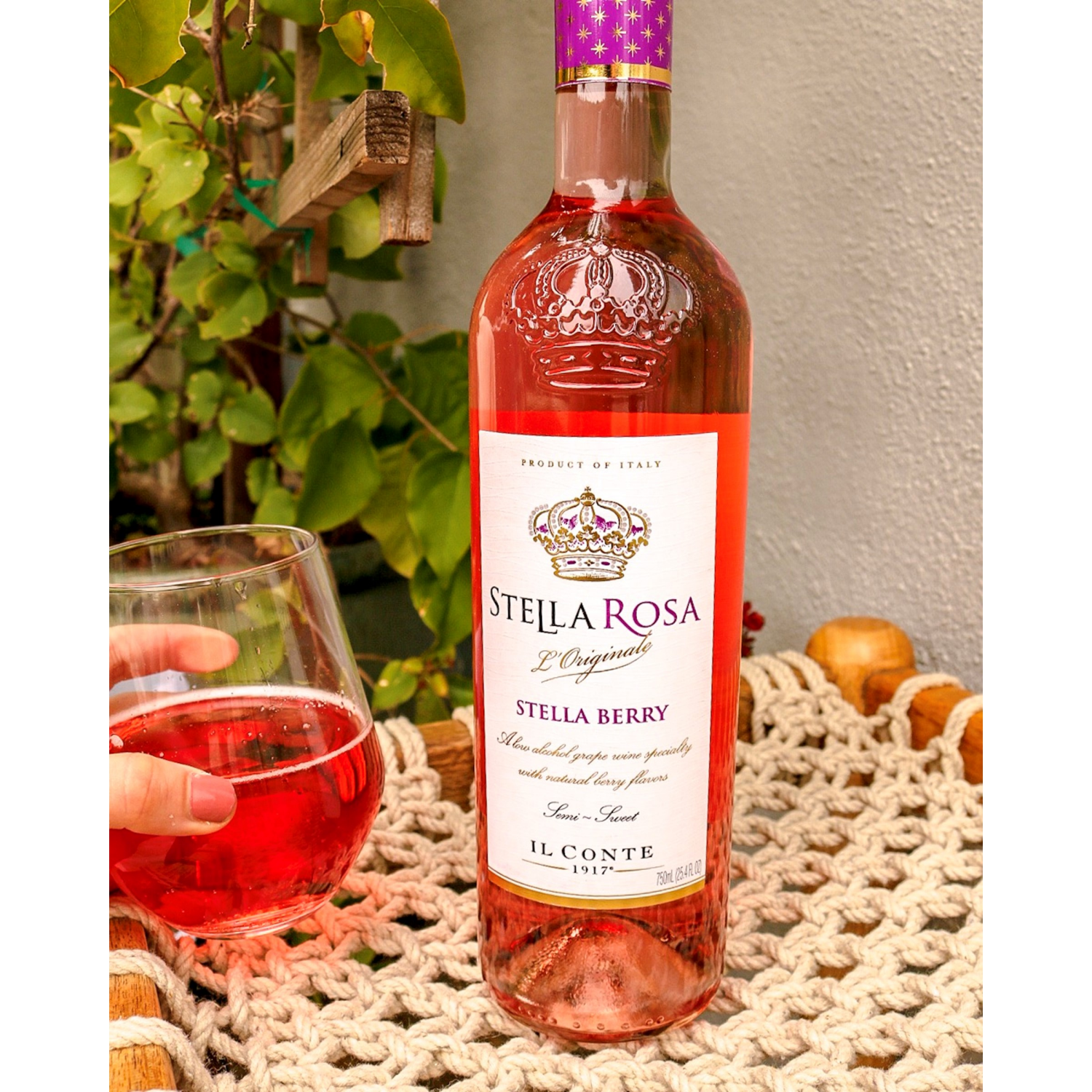 slide 6 of 8, Stella Rosa Berry Semi-Sweet Red Wine 750mL, 25.4 fl oz