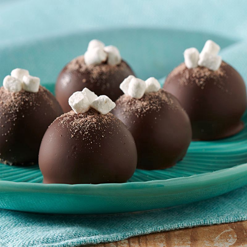 slide 6 of 11, OREO Hot Cocoa Creme Chocolate Sandwich Cookies, Limited Edition, Holiday Cookies, 12.2 oz, 12.2 oz