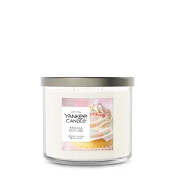 Yankee Candle 3 Wick Candle Jar, Scented Candle with up to 40 Hours of Burn Time, Premium Plant Wax Blend for Consistent Long Lasting Scent from First to Last Burn, Vanilla Cupcake
