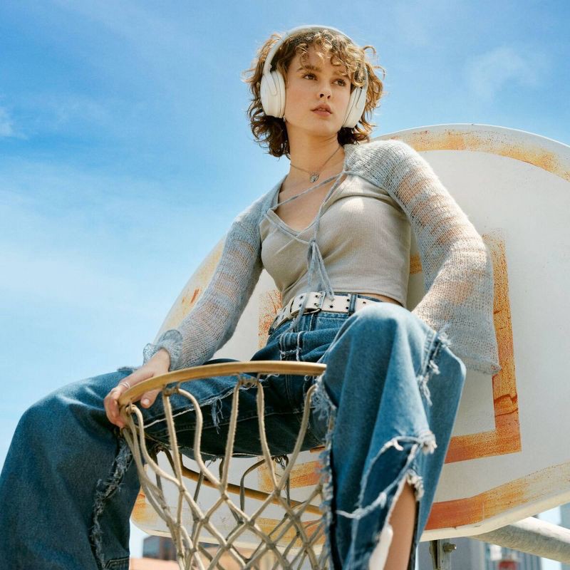 slide 11 of 15, Bose QuietComfort Bluetooth Wireless Noise Cancelling Headphones - White, 1 ct