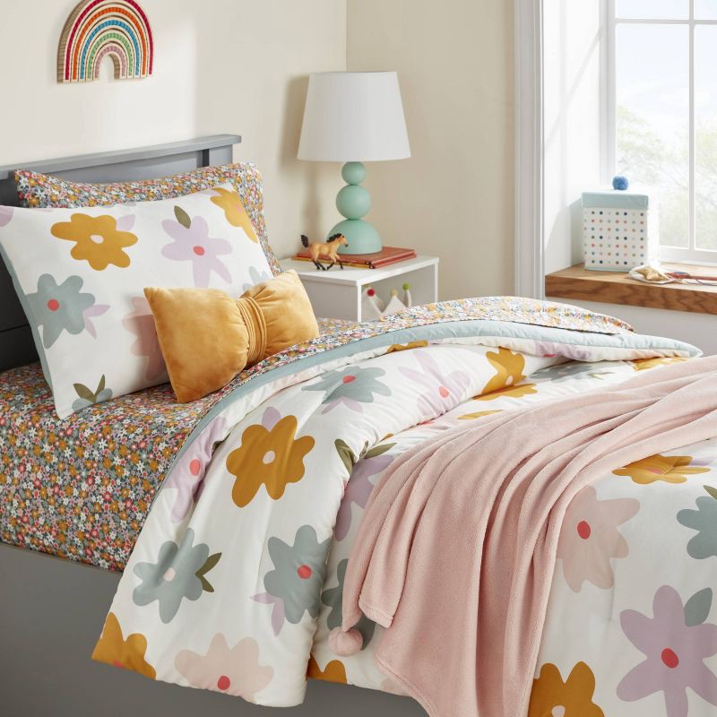 slide 2 of 7, Twin Floral Value Multi-Piece Kids' Bedding Set - Pillowfort™: Girls Twin Comforter & Pillowfort Comforters Set, 1 ct