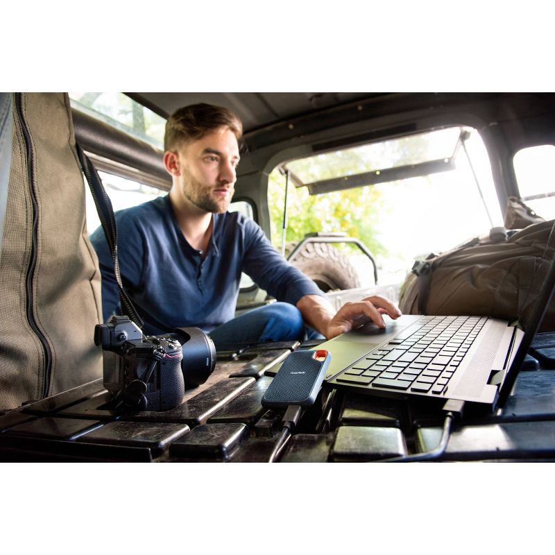 slide 4 of 4, SanDisk Extreme 2TB Portable External SSD: USB Connectivity, Microsoft Windows Compatible, 1 ct