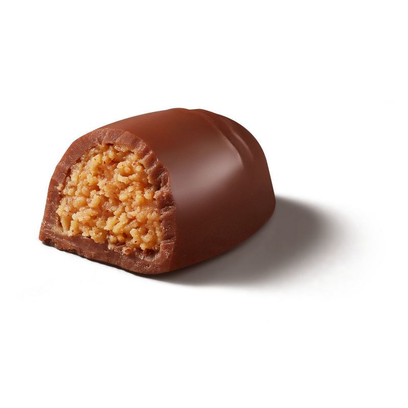 slide 4 of 7, Reese's Milk Chocolate Peanut Butter Crème Easter Candy Mini Eggs - 8oz, 8 oz