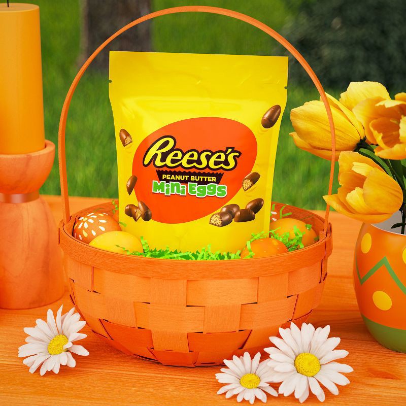 slide 5 of 7, Reese's Milk Chocolate Peanut Butter Crème Easter Candy Mini Eggs - 8oz, 8 oz