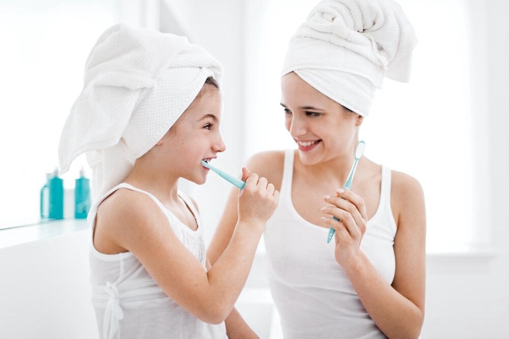 slide 2 of 6, Philips 125-Watt Equiv 125-Watt BR40 Clear Flood Light Bulb Soft White 2700K, 1 ct