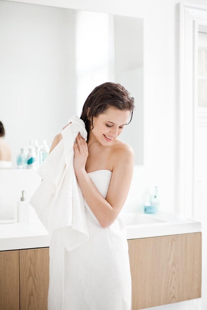 slide 3 of 6, Philips 125-Watt Equiv 125-Watt BR40 Clear Flood Light Bulb Soft White 2700K, 1 ct