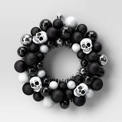16" Skulls Shatterproof Wreath Black Halloween Decorative Prop - Hyde & EEK! Boutique™