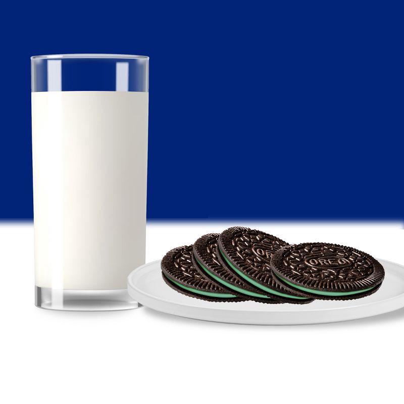 slide 4 of 15, Oreo Thins Mint Creme Chocolate Sandwich Cookies Family Size - 11.78oz, 11.78 oz