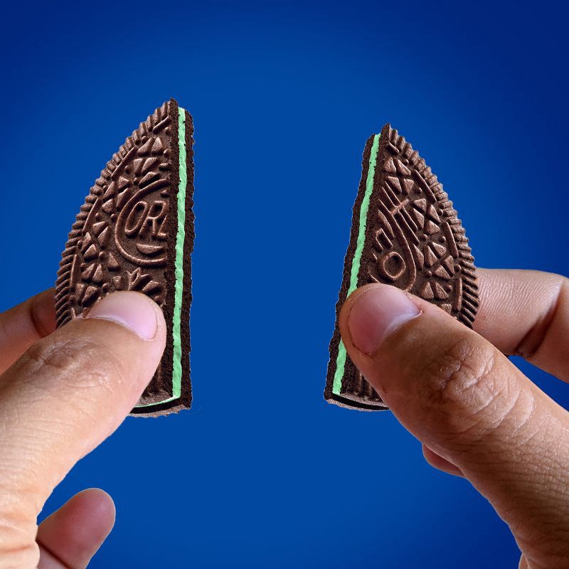 slide 5 of 15, Oreo Thins Mint Creme Chocolate Sandwich Cookies Family Size - 11.78oz, 11.78 oz