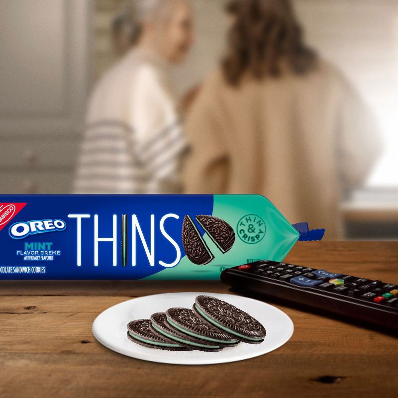 slide 6 of 15, Oreo Thins Mint Creme Chocolate Sandwich Cookies Family Size - 11.78oz, 11.78 oz